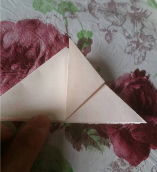 折纸花步骤图解-美美哒的郁金香