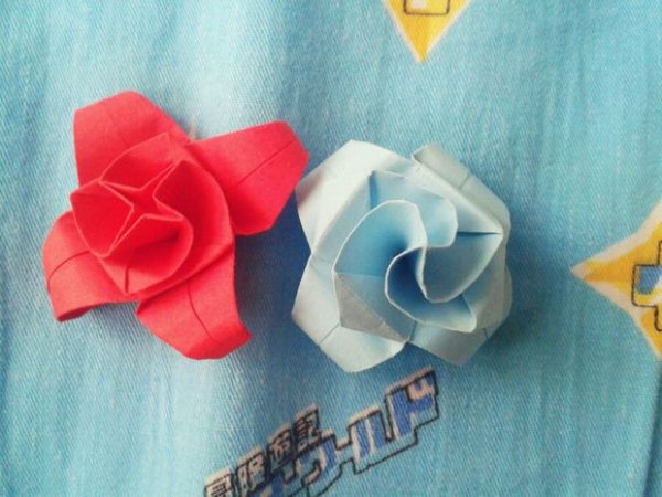 折纸玫瑰花步骤图解-简单双缤玫瑰