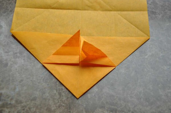 鸭子折纸步骤图解-大黄鸭