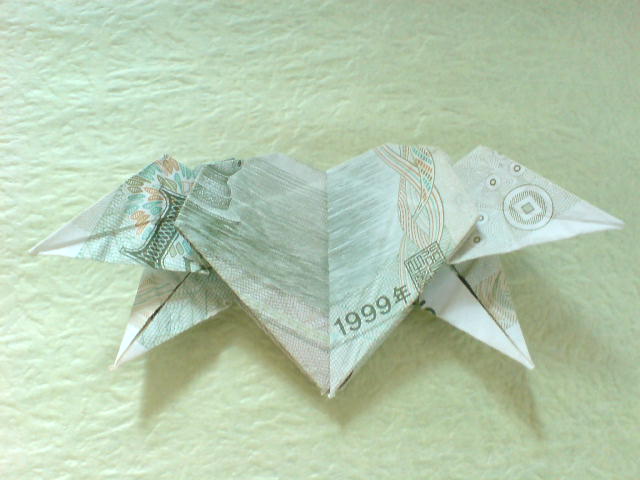 纸艺手工制作教程，带翅膀的心爱心心形折纸高飞的心 手工纸币折纸实拍教程