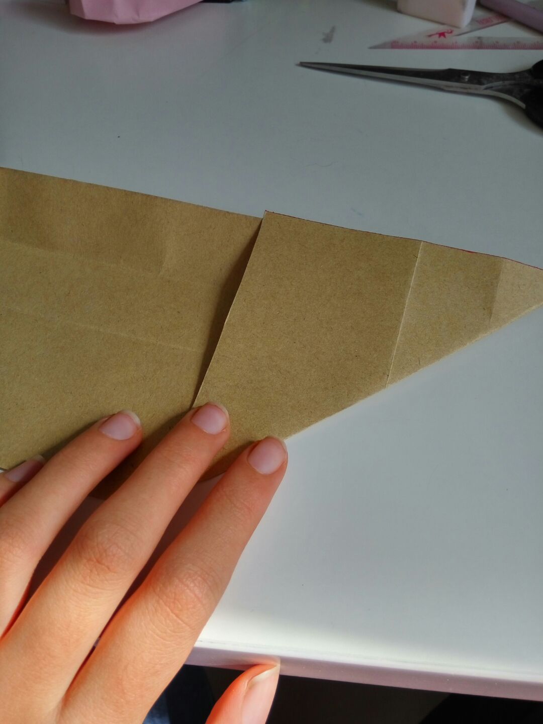 教你用A4纸来折叠简单漂亮的爱心盒子，爱心纸盒的手工折纸方法