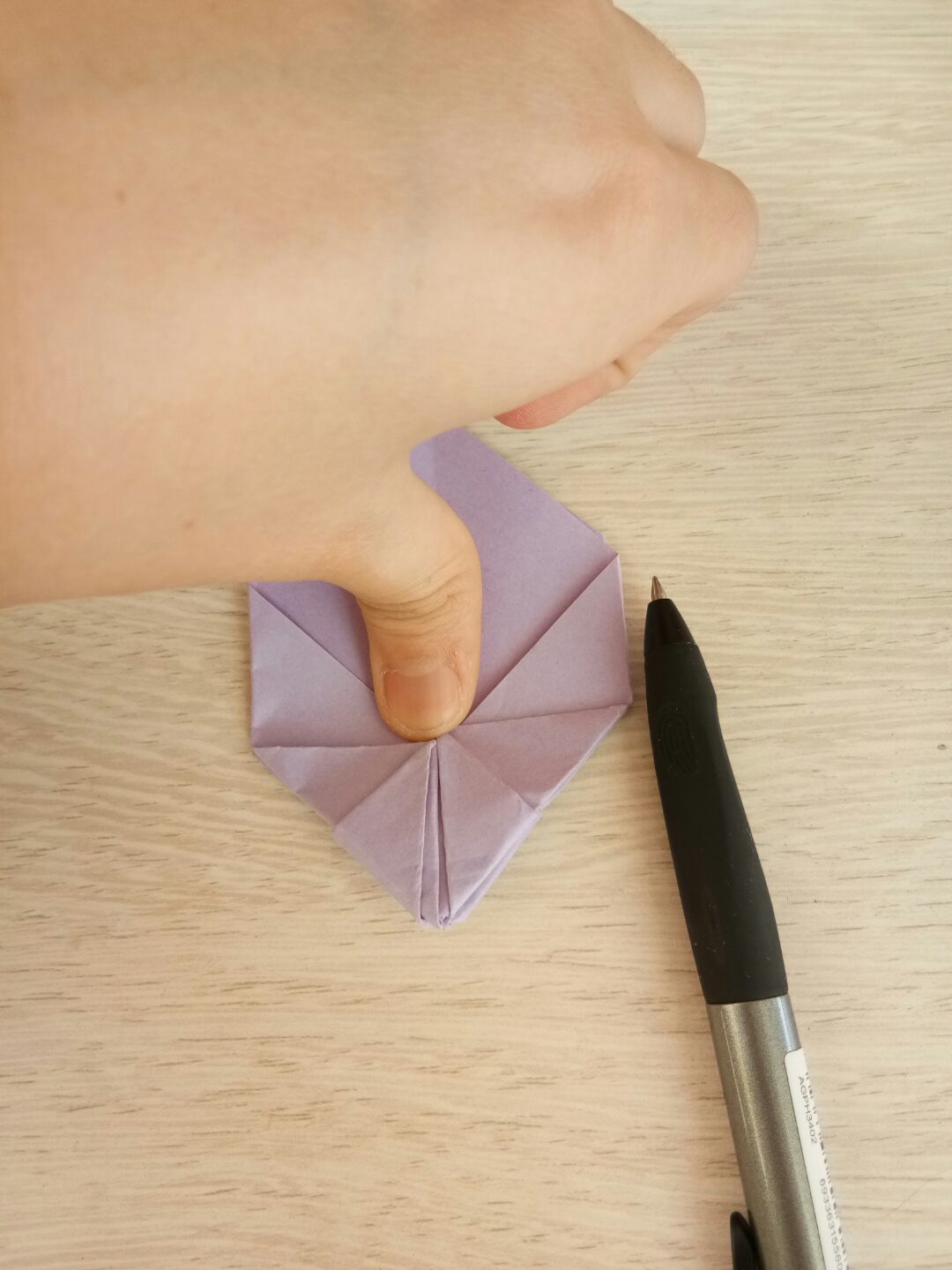 手工DIY折一个漂亮的领花戴一戴，好看的领花的折纸方法