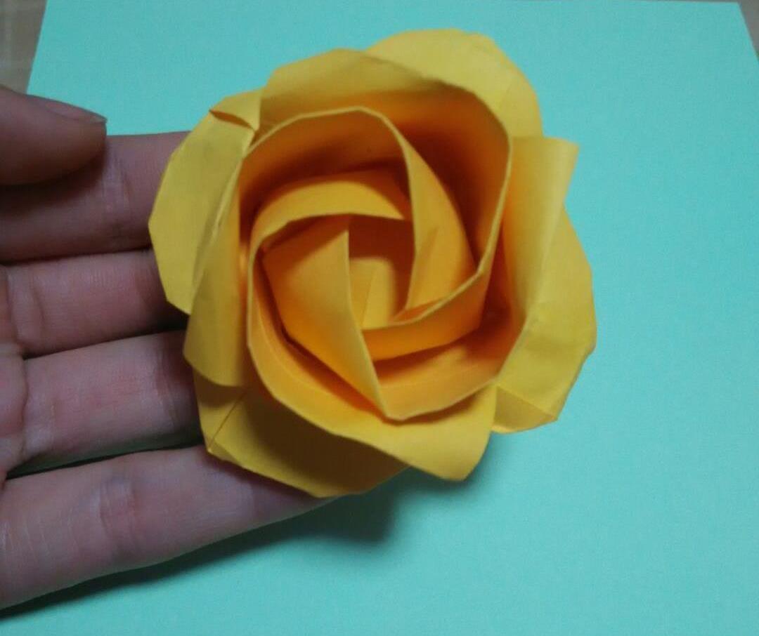 手工折纸大全，又一款简单漂亮的玫瑰花的手工折纸方法