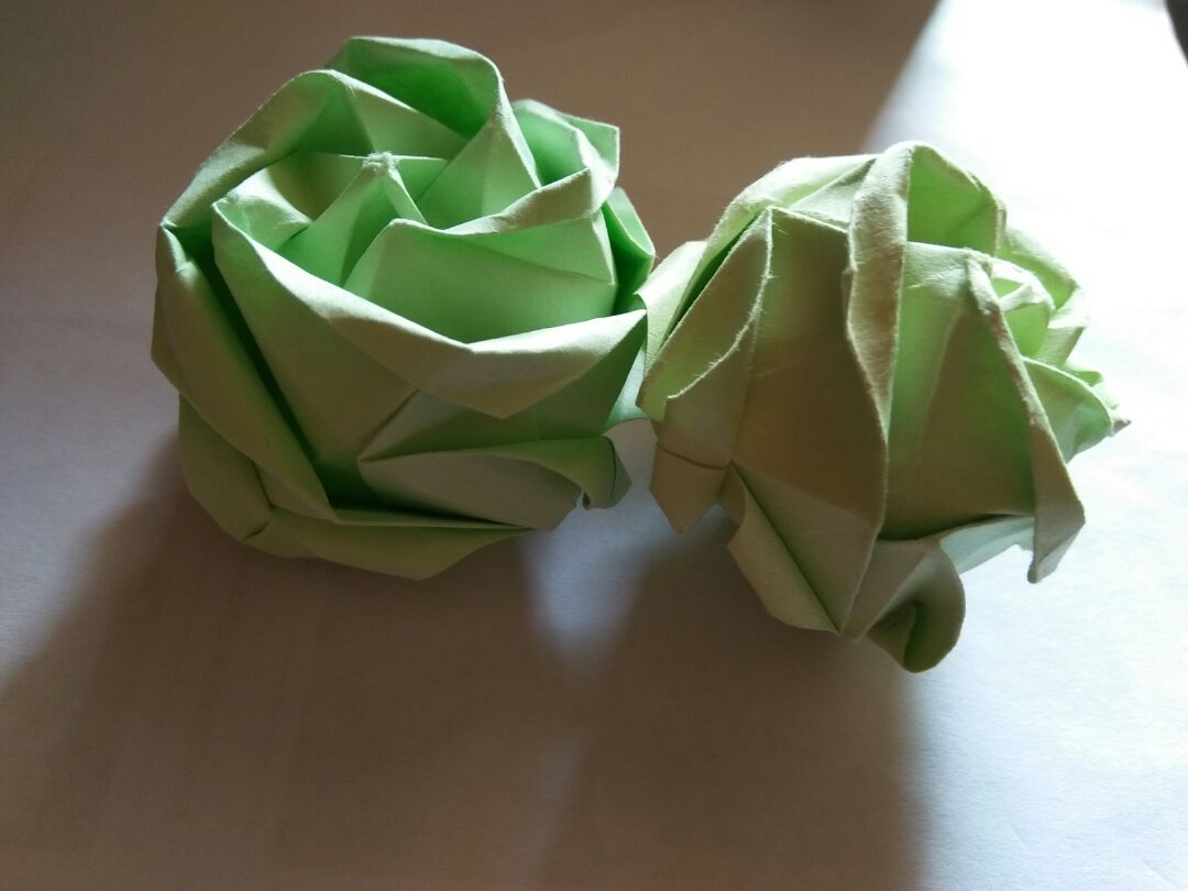 玫瑰花手工折纸教程，手工折纸改进版川崎玫瑰花的手工折纸图解教程