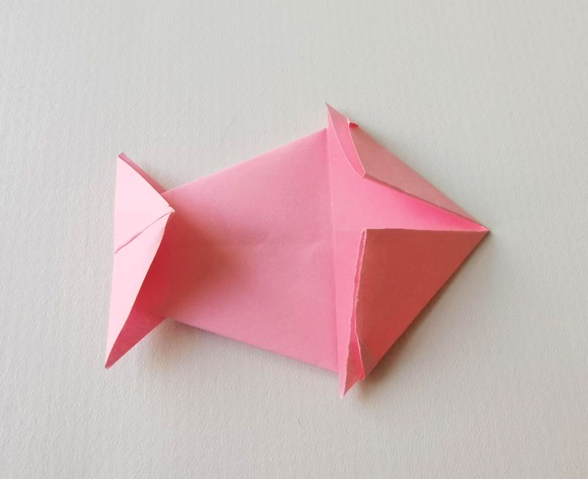 儿童简单的手工折纸 小鱼的简单折法与步骤 咿咿呀呀儿童手工网