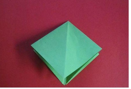 儿童折纸手工制作教程-简单的圣诞树折法