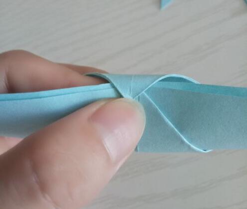 儿童简单折纸手工制作教程，用彩纸折立体蝴蝶教程 纸叠蝴蝶