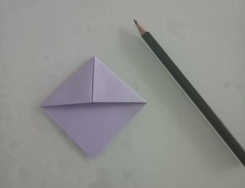 儿童简单折纸手工制作教程，笑脸书签折法，一款漂亮可爱的书签折叠方法