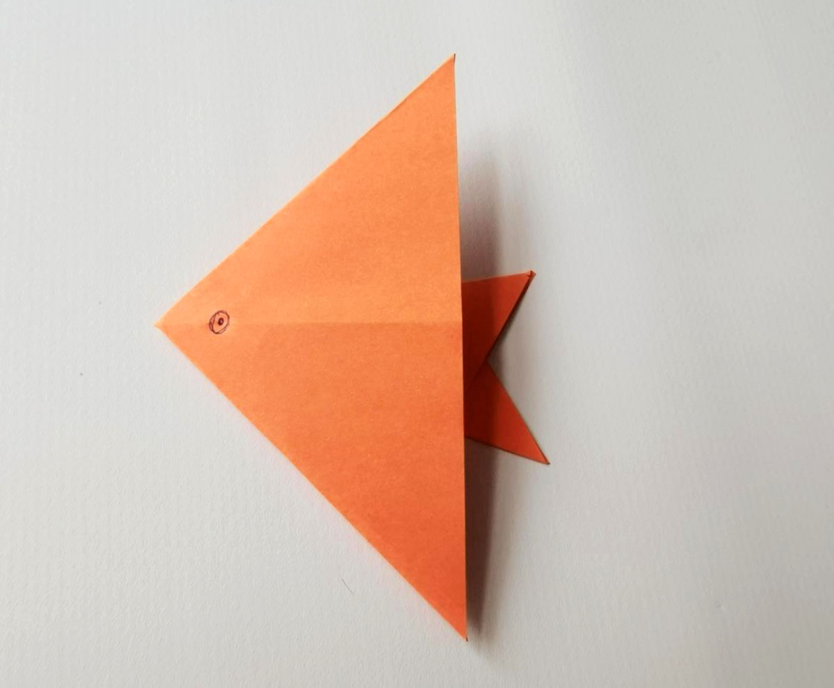 儿童简单又好做的DIY折纸手工制作教程，小热带鱼的简单折法步骤