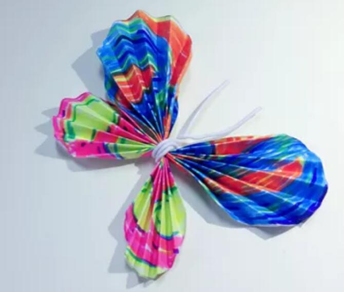 儿童手工制作彩色折纸蝴蝶