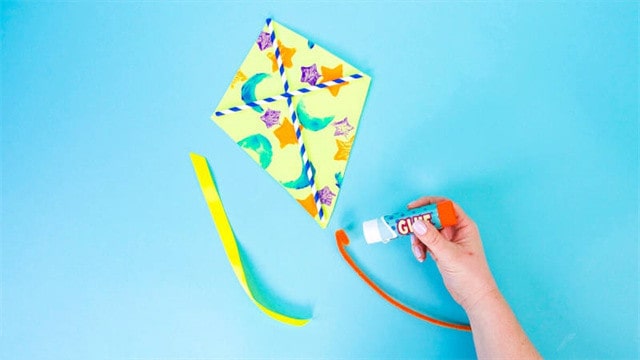 纸艺手工小制作装饰风筝的做法教程