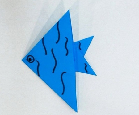儿童简单折纸手工制作教程，热带鱼手工折纸步骤图片