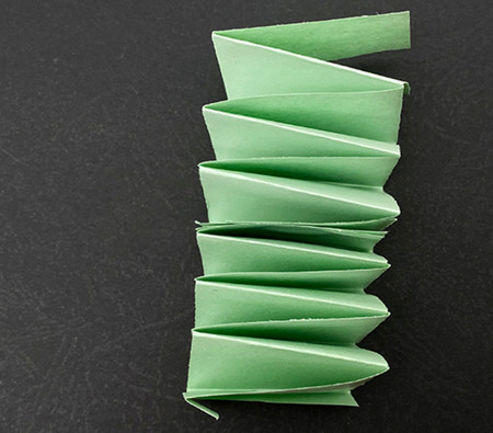 儿童简单折纸手工制作教程，弹簧青蛙折纸怎么折图解