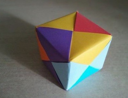 儿童折纸手工制作教程，彩色立方体手工折纸教程