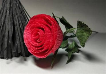 彩色皱纹纸玫瑰花制作方法