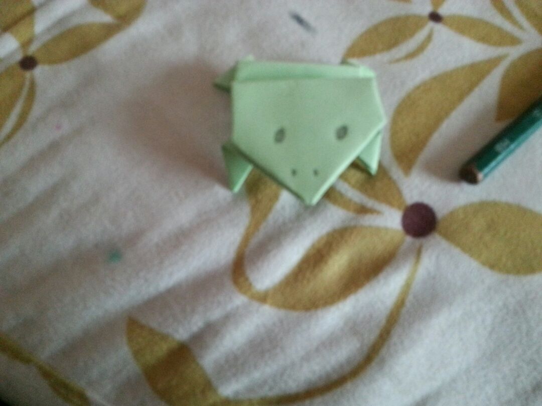 儿童简单的DIY折纸 小青蛙的简单折法详细教程╭★肉丁网