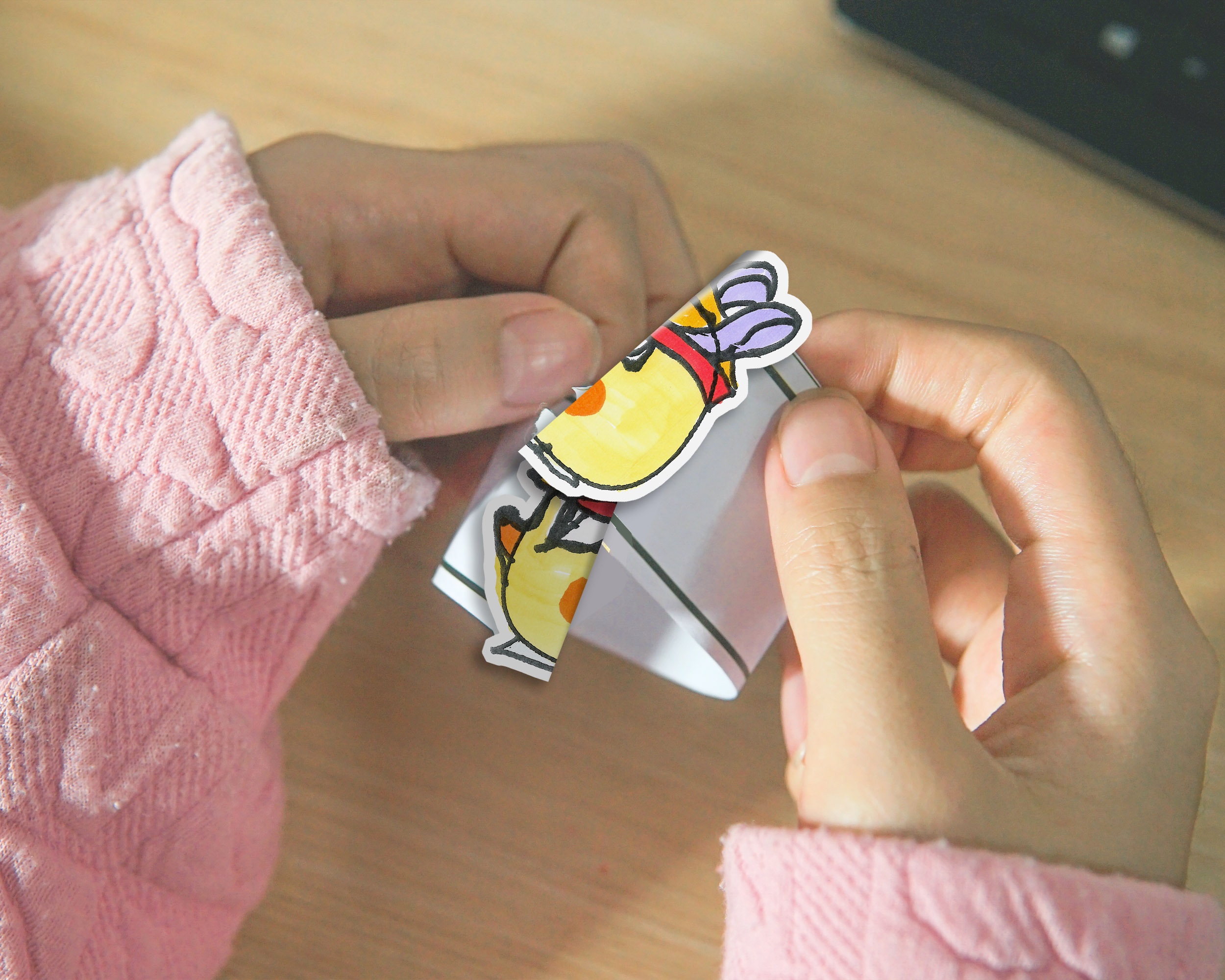 儿童玩具手工小制作：用纸制作儿童手环做法 呆萌好看的小兔子卡通